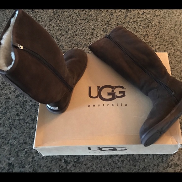 UGG tall boot - Picture 1 of 1